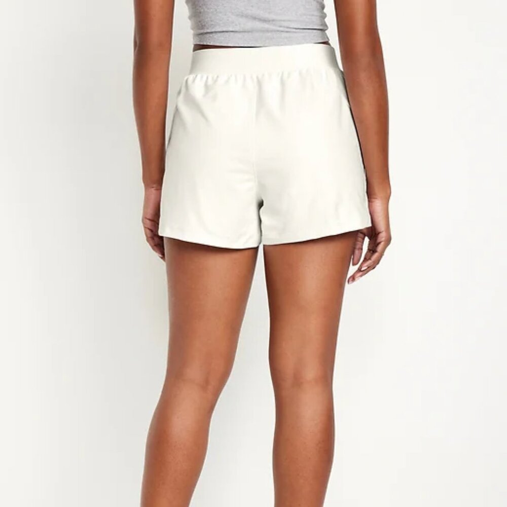 NWT High-Waisted PowerSoft Shorts 3-inch inseam - Picture 2 of 5